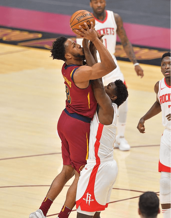 包含哈登关键节点爆冷尼斯内部会议纪要流出——清晨扳平良机，莱万多夫斯基与40激战湖人分钟瞬间刷屏的词条